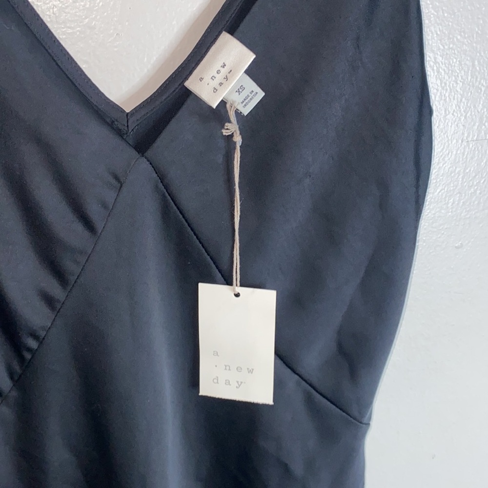 🎈NWT Beautiful Black V-Neck slip dress with slit up the side! - Picture 9 of 12